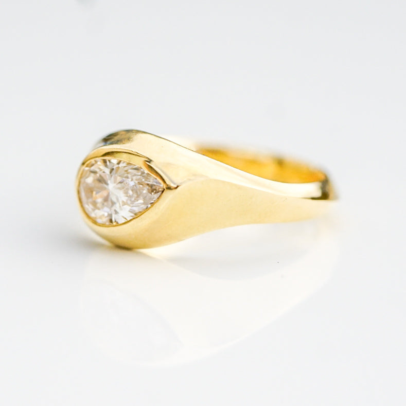 The Cove Ring | 1ct Pear Lab Diamond Ring in 9ct Gold