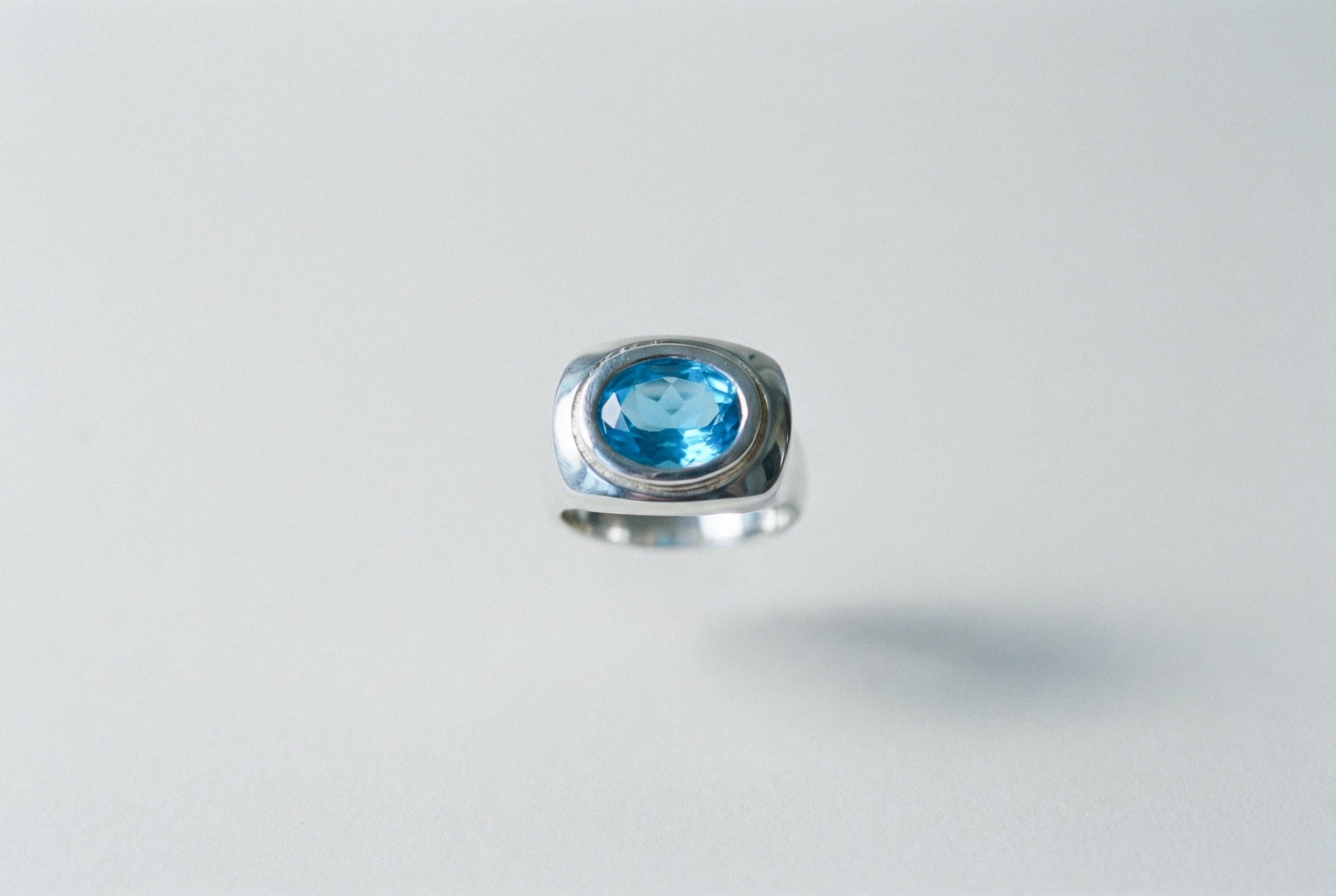 Oval Form Ring - Swiss Blue