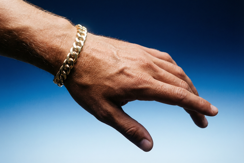 Handmade solid gold heirloom curb bracelet by Solvei Jewellery.